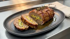 Gefüllter Hackbraten mit Zucchini und Mais – saftig aus dem Ofen im Speckmantel