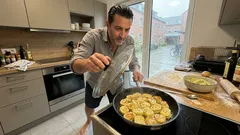 Pfannen-Piroggen mit Kartoffelfüllung: schnelles Rezept ohne Hefe und ohne Milchprodukte